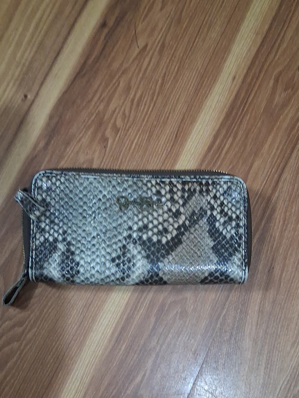 Jessica Simpson Snake Print Zip Wallet in Beige and Black